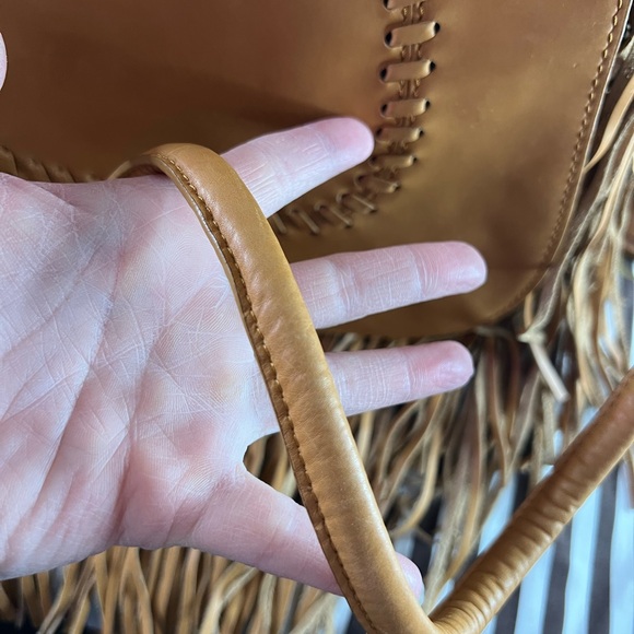 Henri Bendel tan leather fringe front flap crossbody purse - Picture 3 of 13